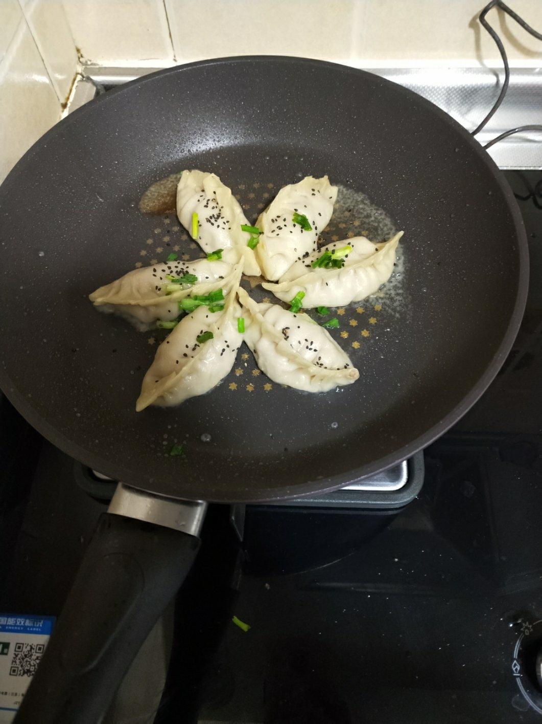 速冻水饺新做法~锅贴 煎饺