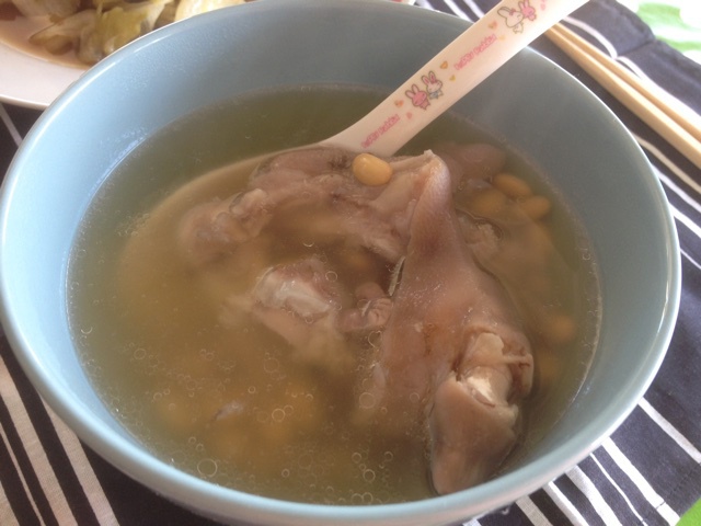 猪脚黄豆汤