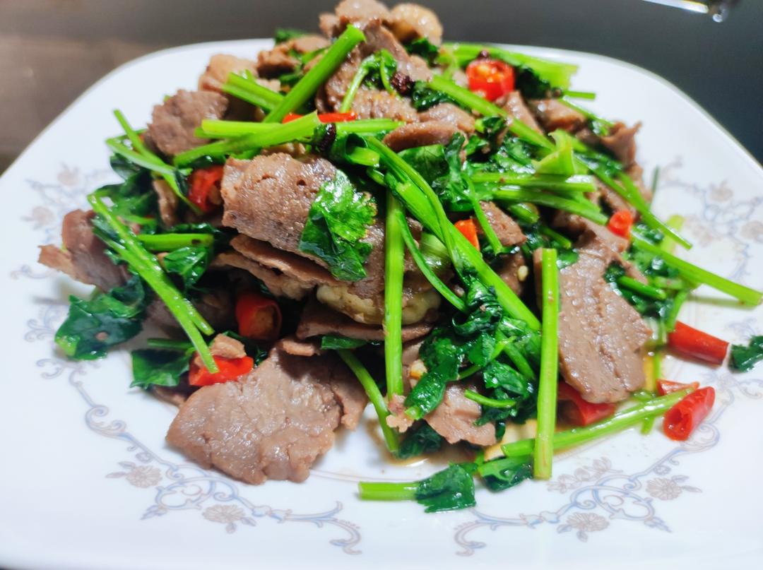 小炒黄牛肉，肉嫩味香！太好吃了简直是米饭杀手！