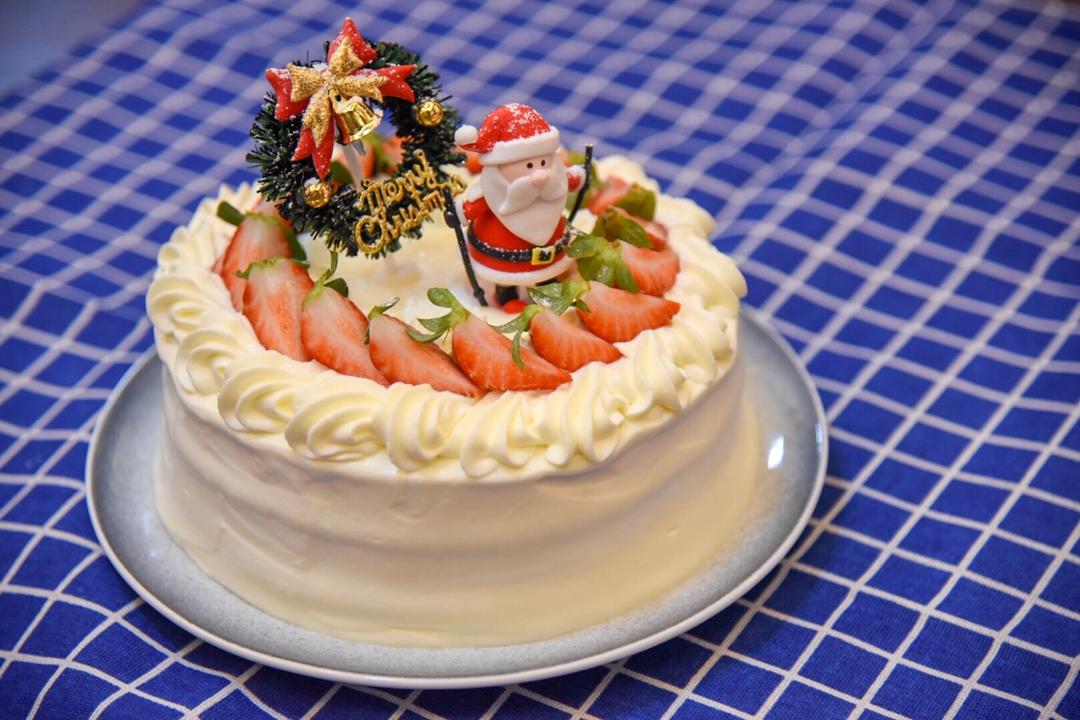 草莓奶油蛋糕/基础戚风胚，徒手脱模剖片及抹面挤花/「戚风及其衍生」烘焙视频蛋糕篇1