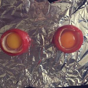 原创 番茄培根鸡蛋盅的做法 步骤5