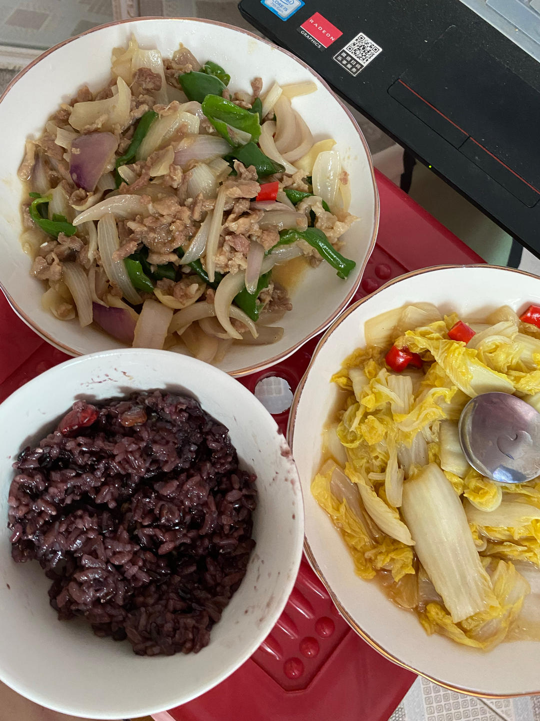 下饭菜：洋葱青椒炒肉片