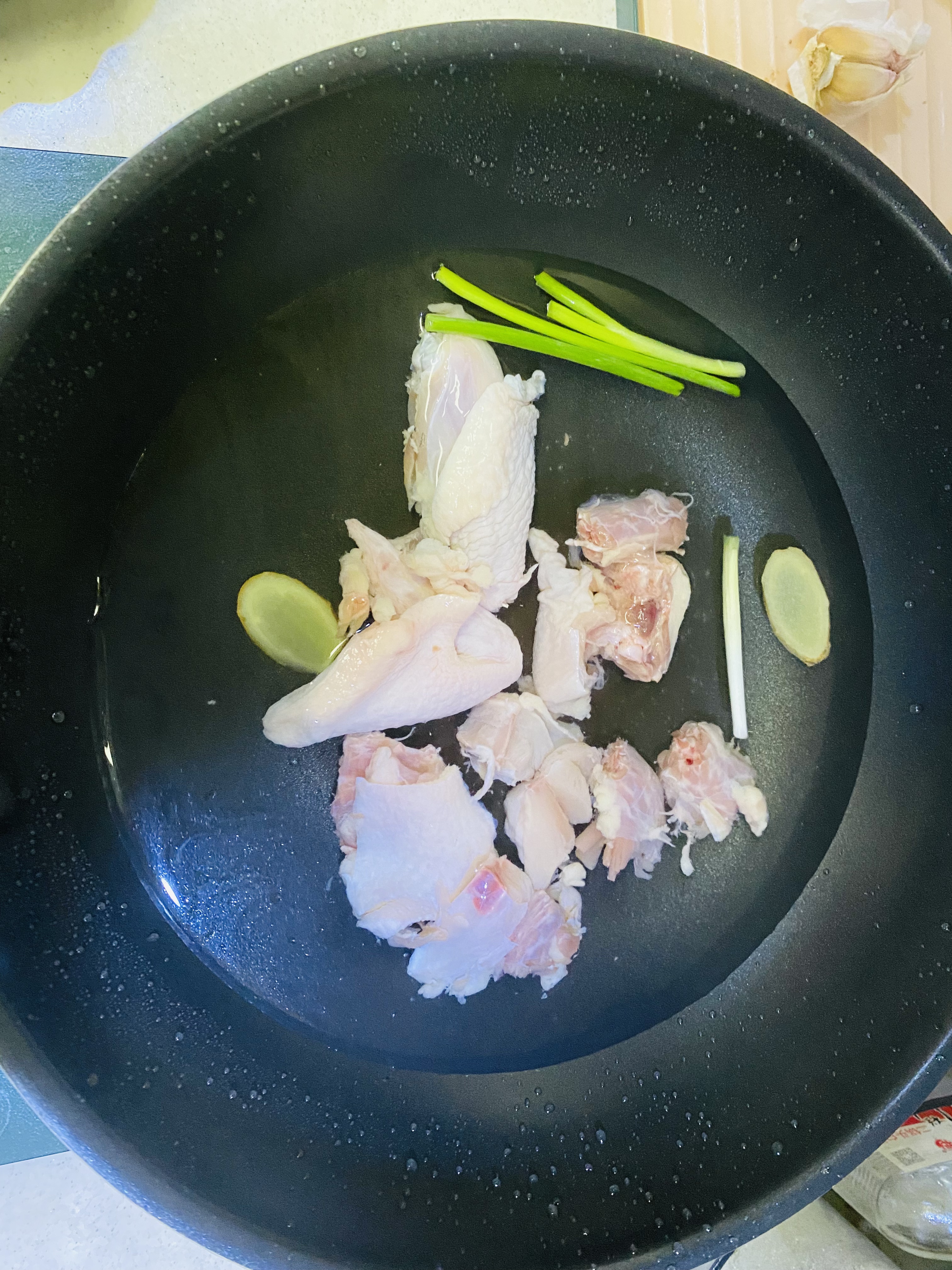 姬松茸羊肚菌鸡汤的做法 步骤1