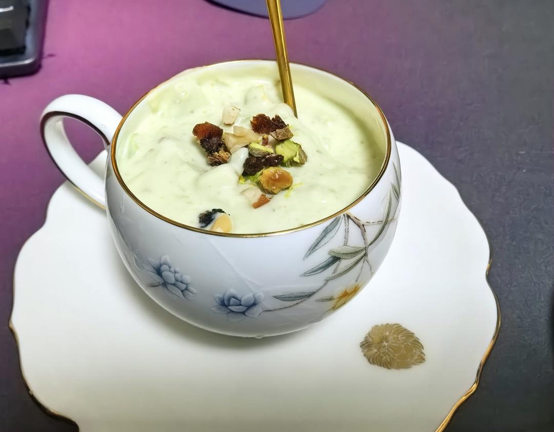 牛油果巴旦木酸奶