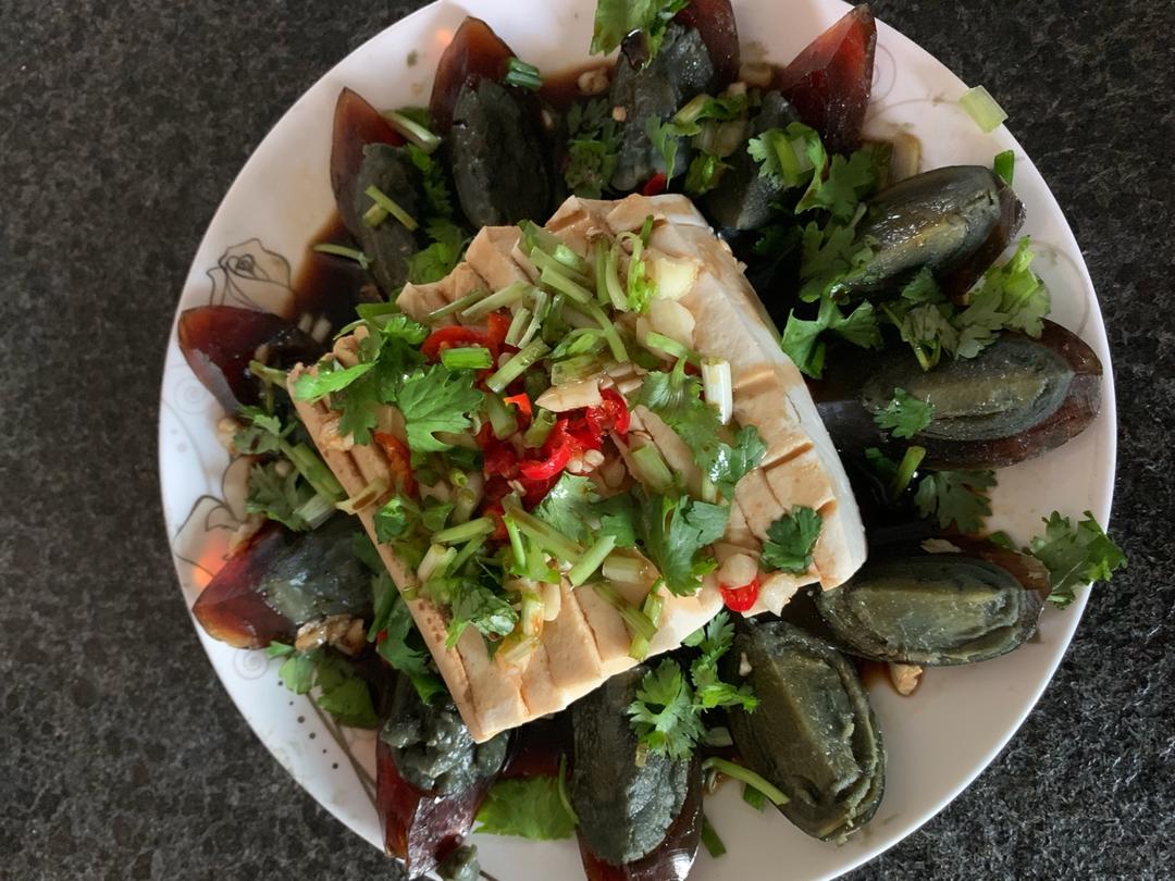 皮蛋拌豆腐