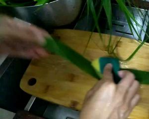 芦苇叶包粽子的做法 步骤4