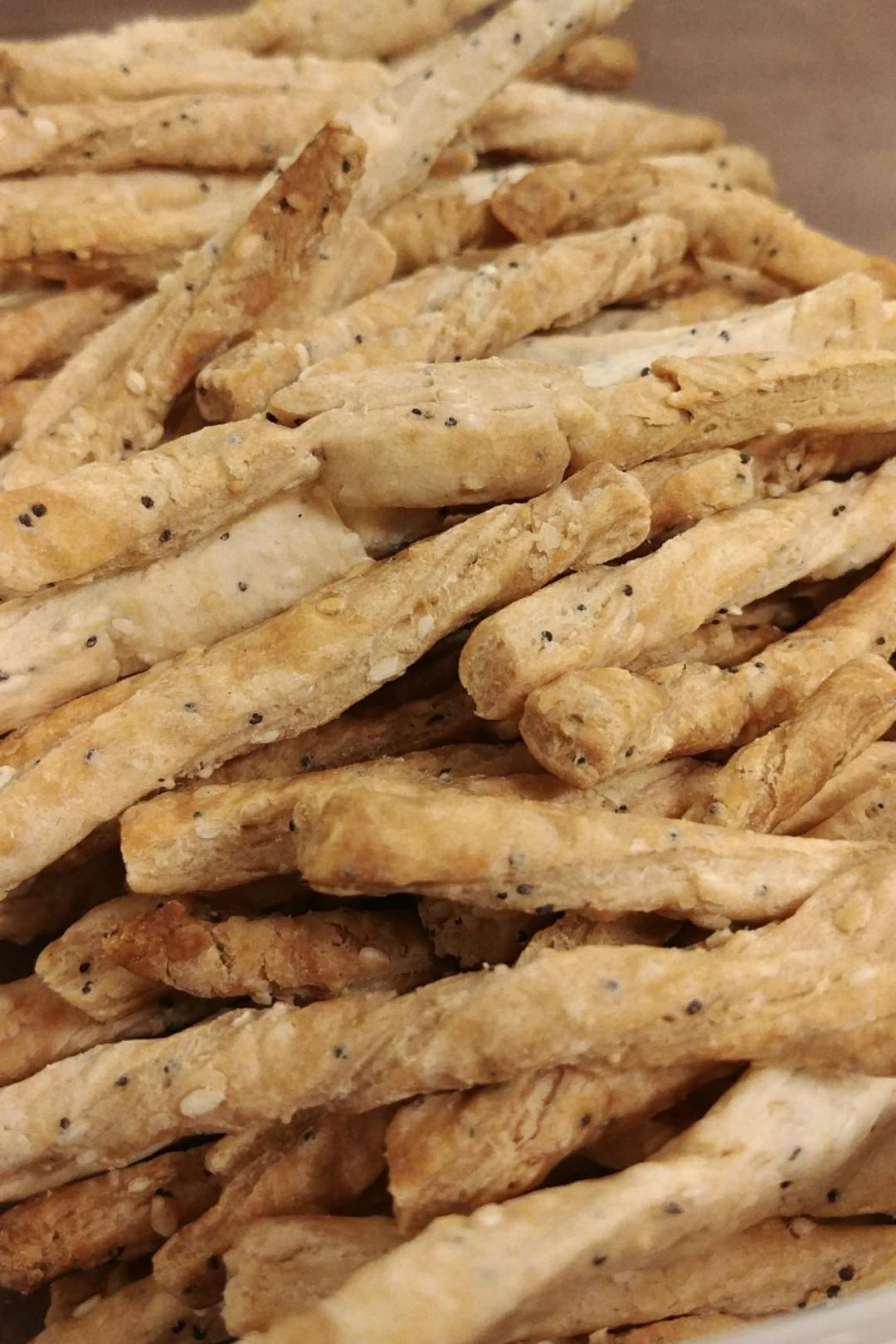 椒盐芝麻咸饼干棒