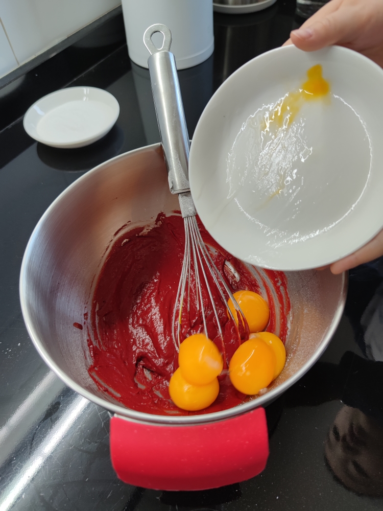 红丝绒奶油蛋糕卷的做法 步骤4