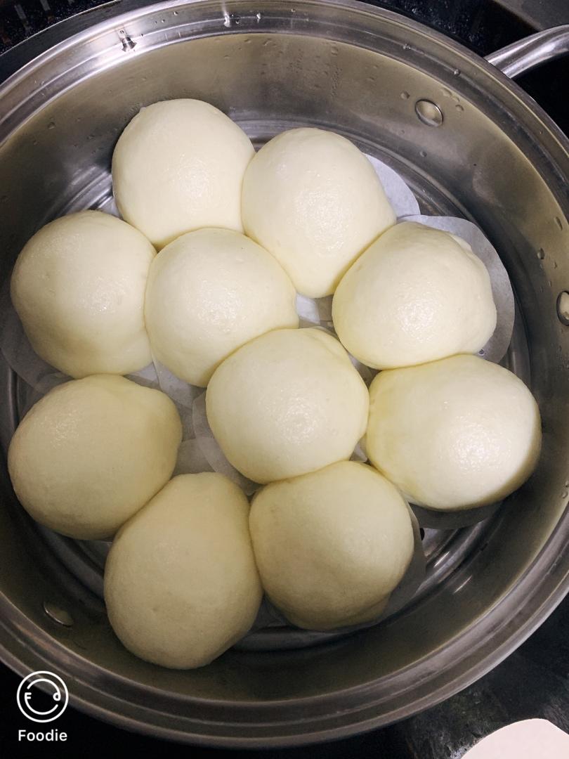 松软香甜的奶黄包，很快就可以搞定。