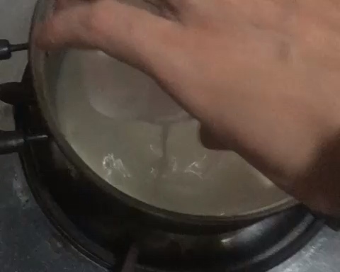 面包机做浓稠酸奶的做法 步骤4