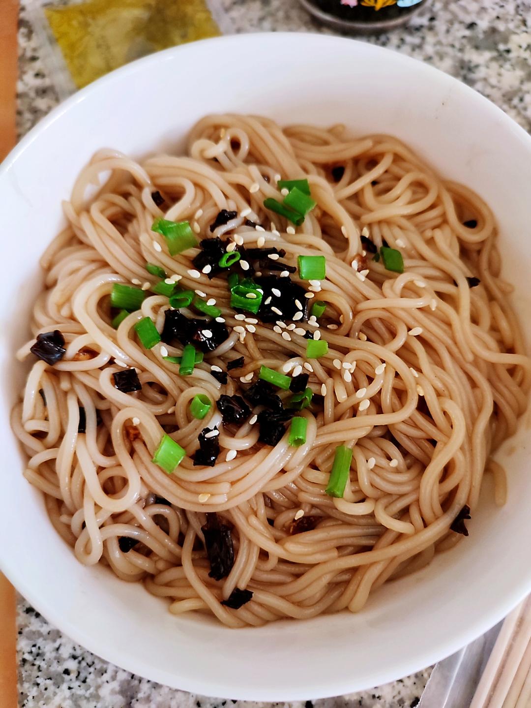 10分钟搞定的一碗葱油拌面