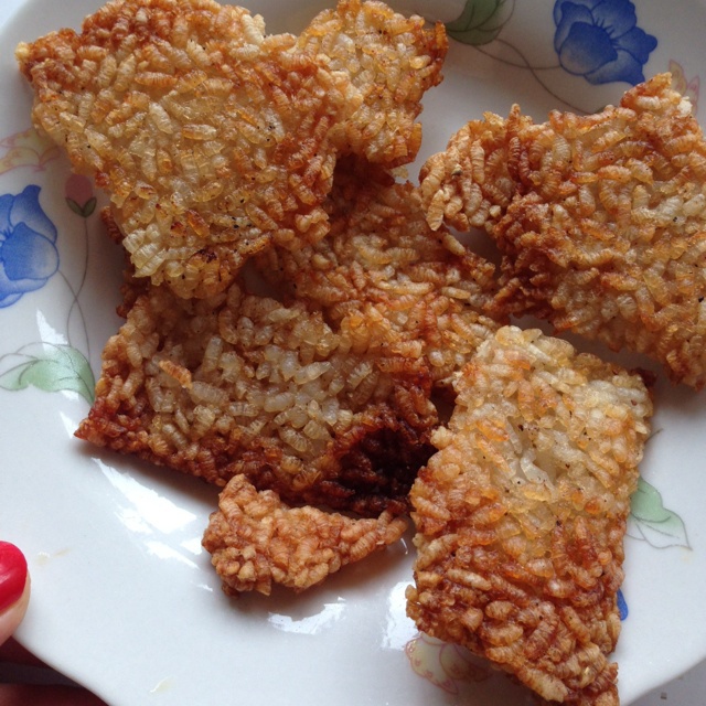 巧用剩饭做香脆锅巴