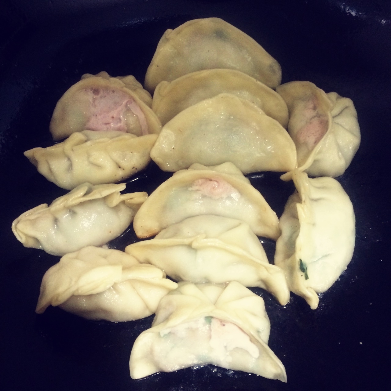 速冻水饺吃腻了吗~变锅贴吧(๑´ڡ`๑)