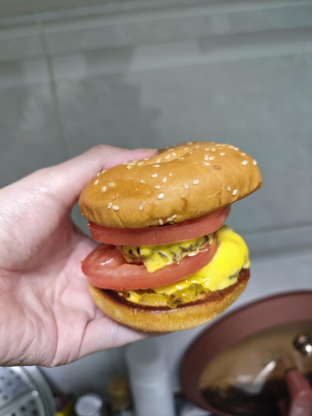 牛肉汉堡 煎出香嫩多汁的牛肉饼