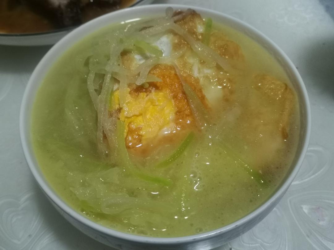 奶白鲜香的萝卜丝煎蛋汤