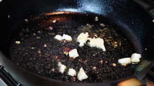 青椒茭白炒肉丝的做法 步骤9