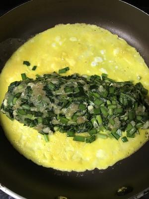 黄金猪肉韭菜蛋卷的做法 步骤5