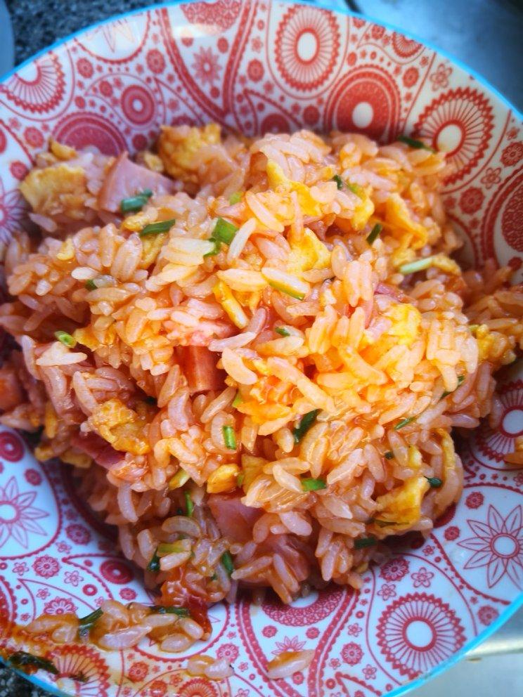 红色系茄汁炒饭