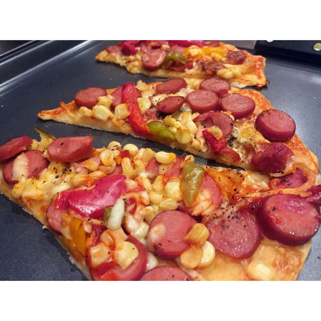 薄饼脆皮火腿pizza