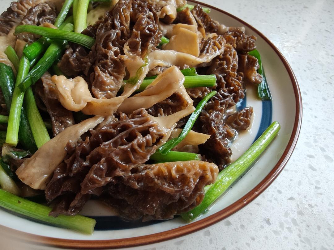 清炒羊肚菌