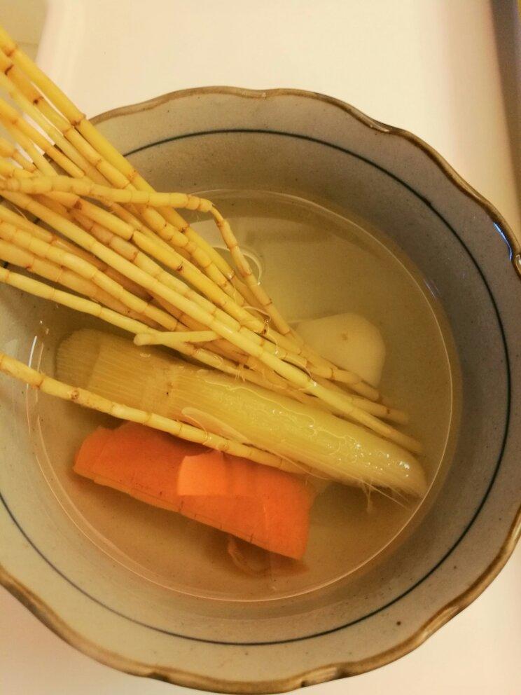 竹蔗茅根糖水