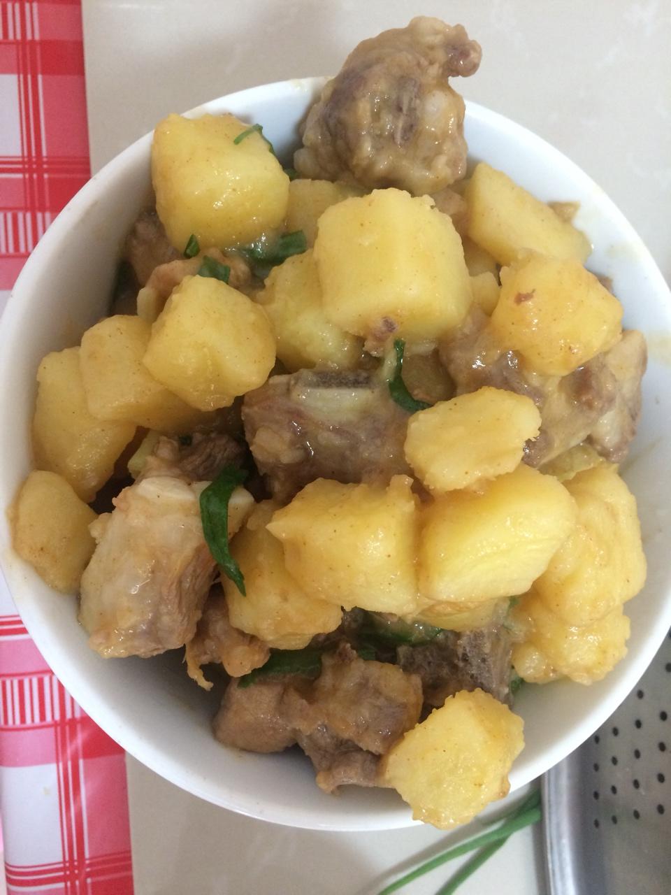 土豆烧排骨