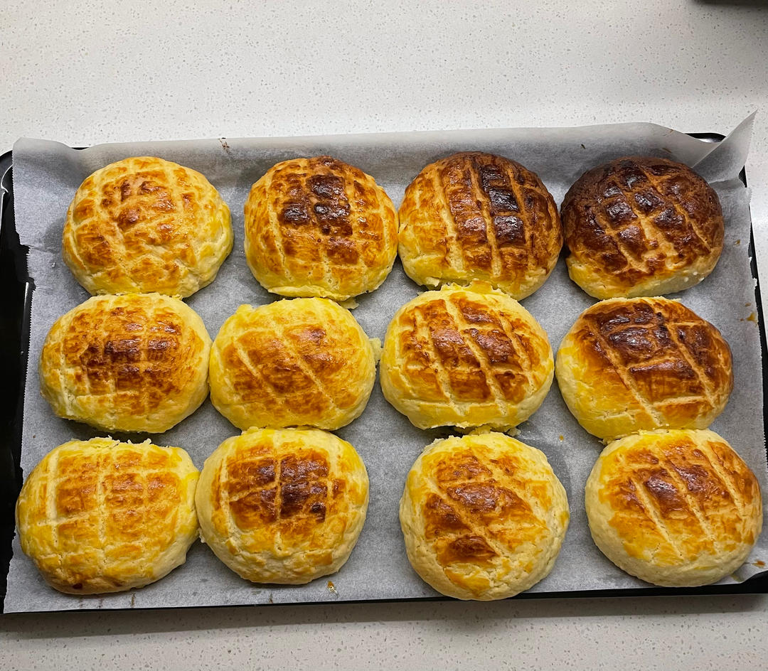 好吃到炸裂的港式菠萝包（附带制作酥皮的小视频）