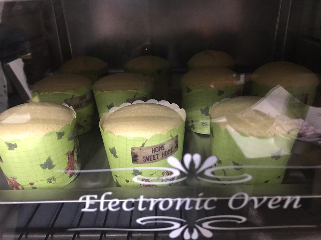 软绵绵戚风纸杯蛋糕