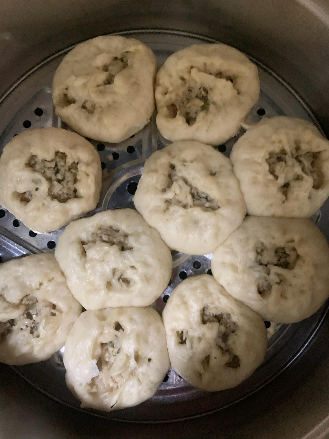 新手教程：详细肉包子教程，零失败，满满tips（发面，和馅，擀皮，包法）