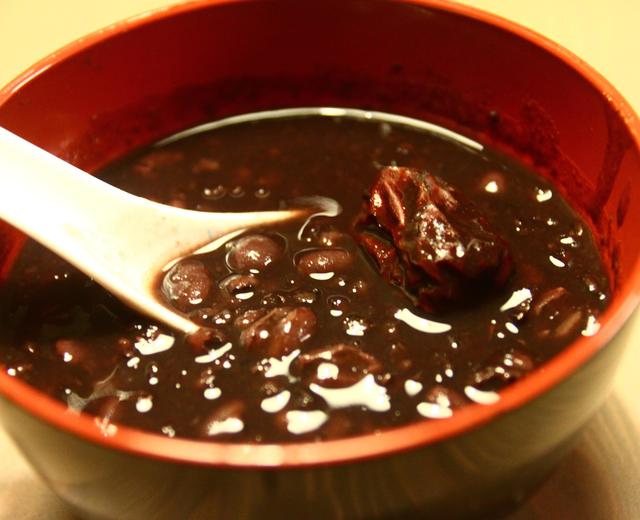 红枣黑米红豆粥的做法