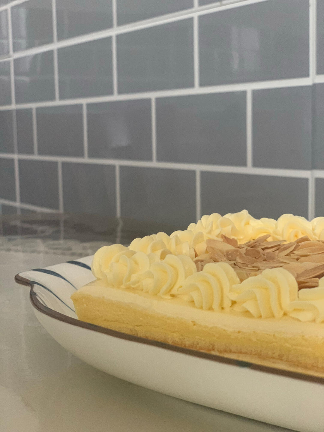 老式咸奶油杏仁蛋糕卷