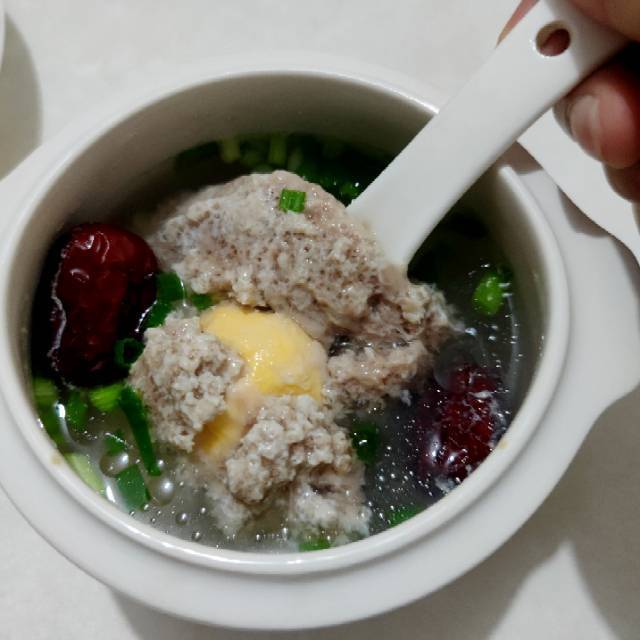 鸡蛋肉泥炖罐