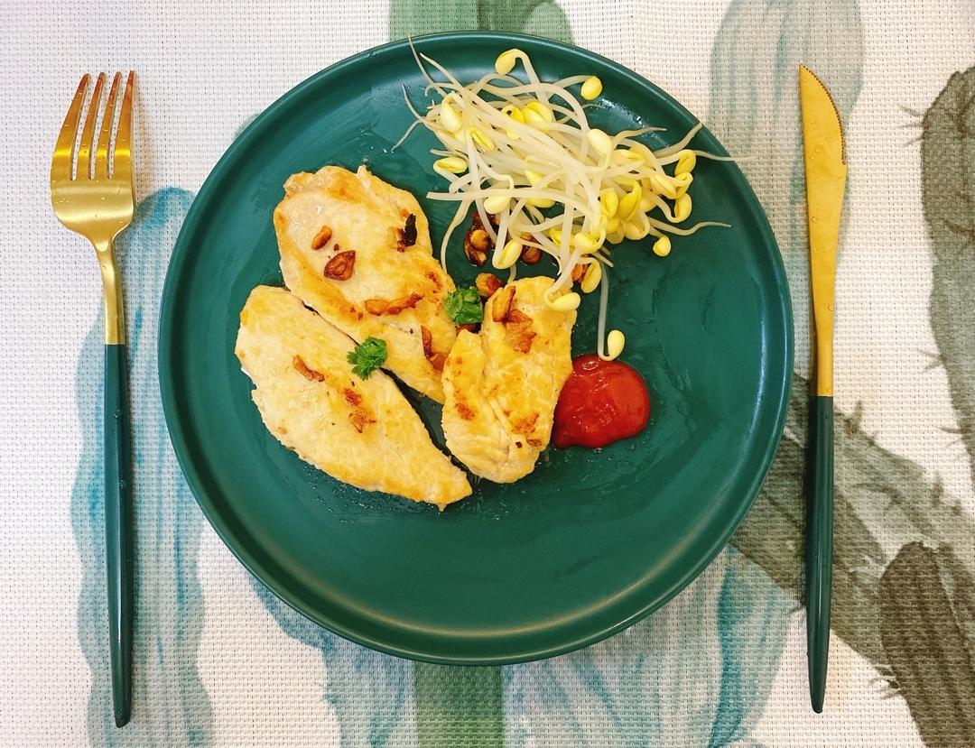 【嫩煎鸡胸肉】