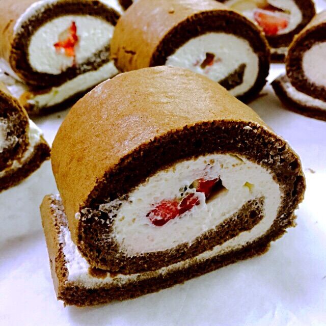 喵喵喵哒做的柔润巧克力戚风蛋糕卷