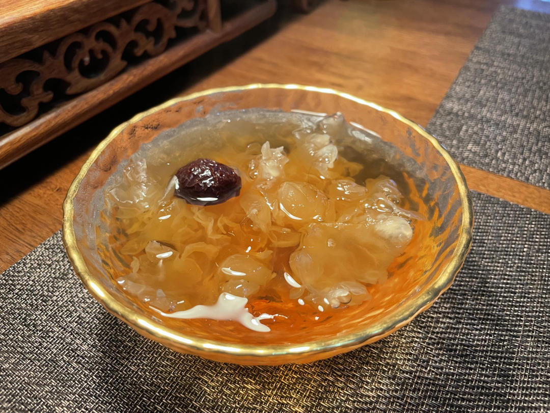 冰糖银耳红枣汤
