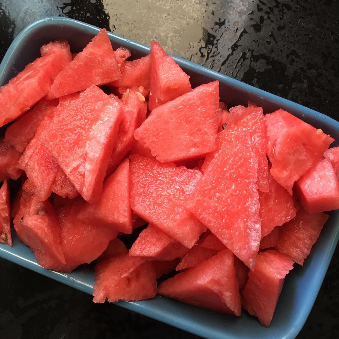 西瓜的各种吃法 千寻燚做的西瓜的各种吃法西瓜最简单的吃法切块拿小