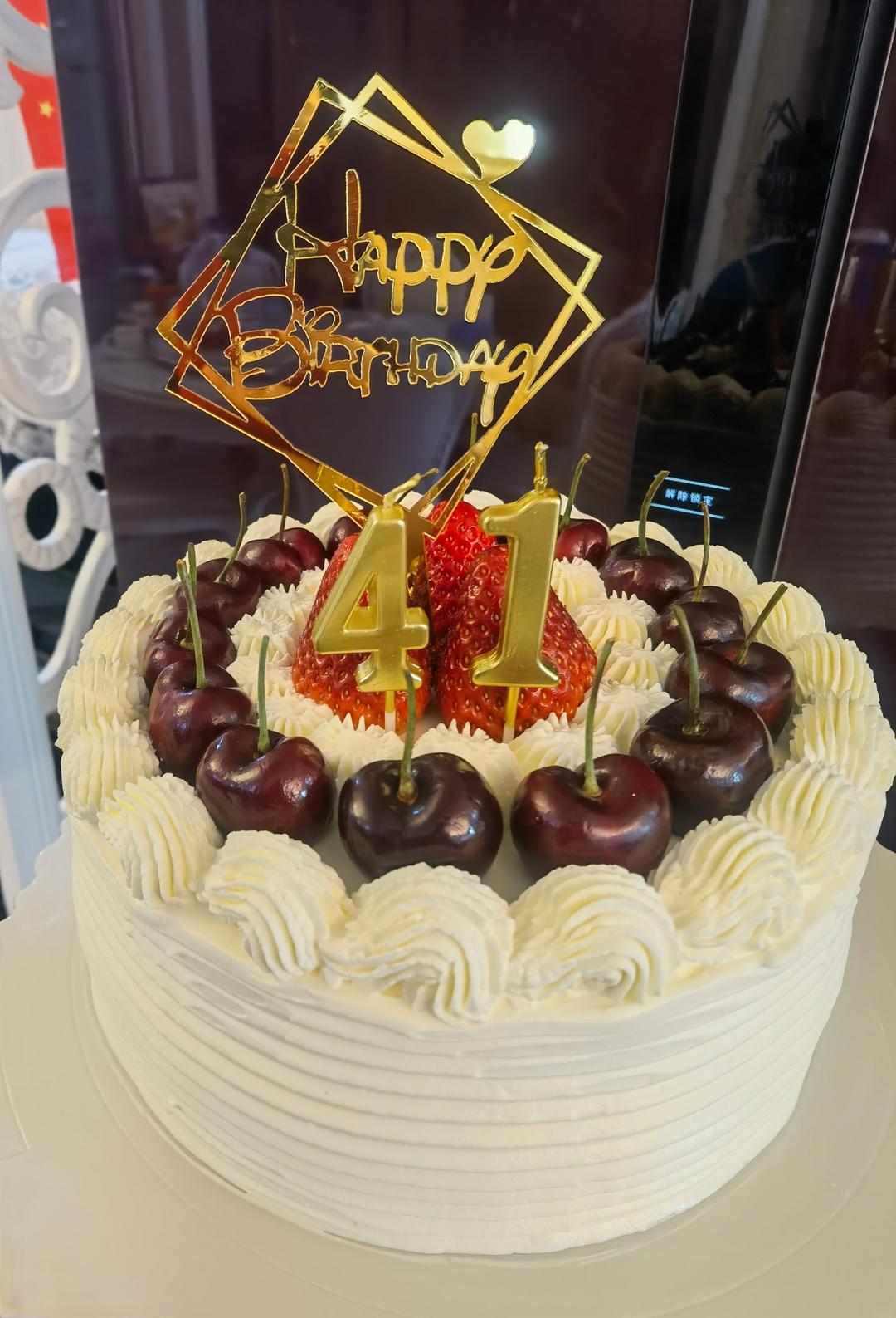 新手必成8寸生日蛋糕（详细多图干货经验分享，解决戚风蛋糕塌陷，奶油饰面涂不好，烤箱温度不好掌握等各种问题）