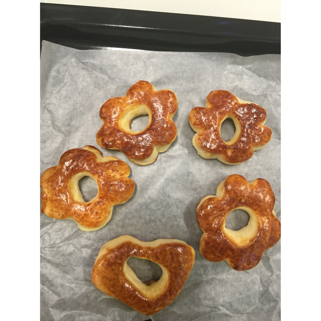 烤箱版甜甜圈୧(๑•̀⌄•́๑)૭小小群