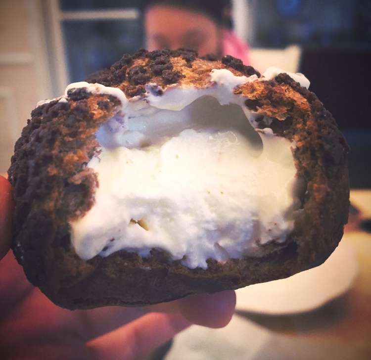 巧克力酥皮泡芙