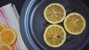 煎烤柠檬片泡水的做法 步骤3