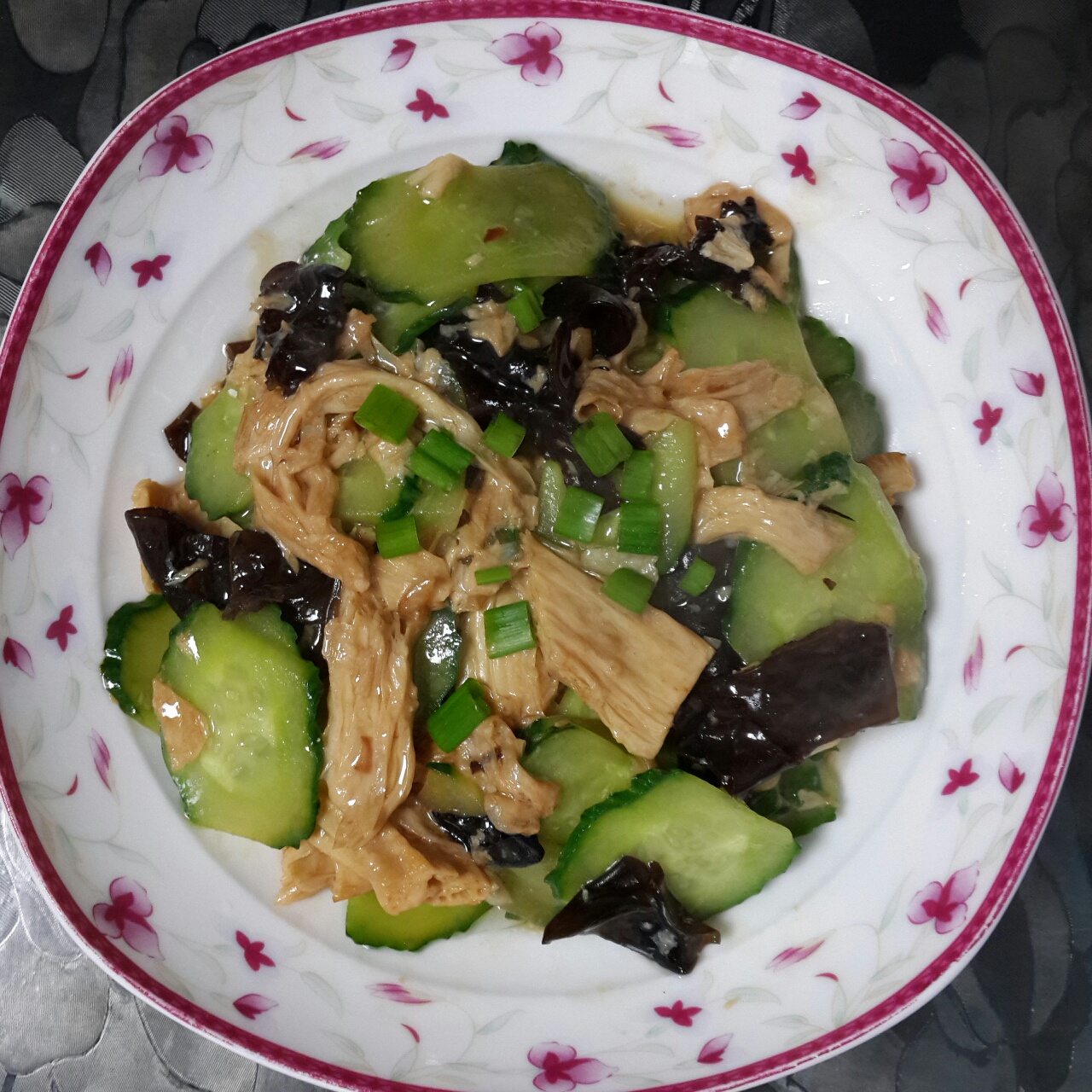 腐竹木耳黄瓜炒