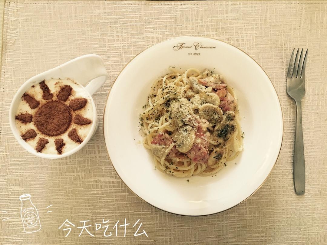 奶油培根蘑菇意面