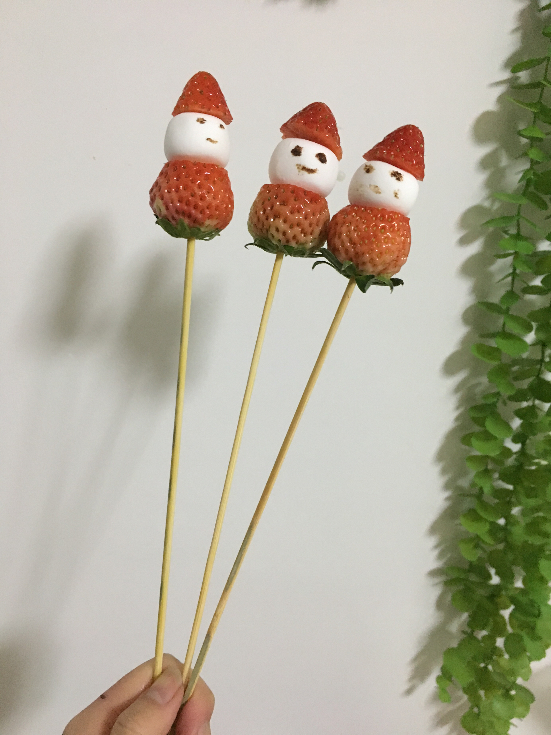 圣诞老人草莓雪人☃️的做法 步骤7