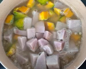 养容美颜祛湿煲‼️          南瓜芋头椰汁煲的做法 步骤3