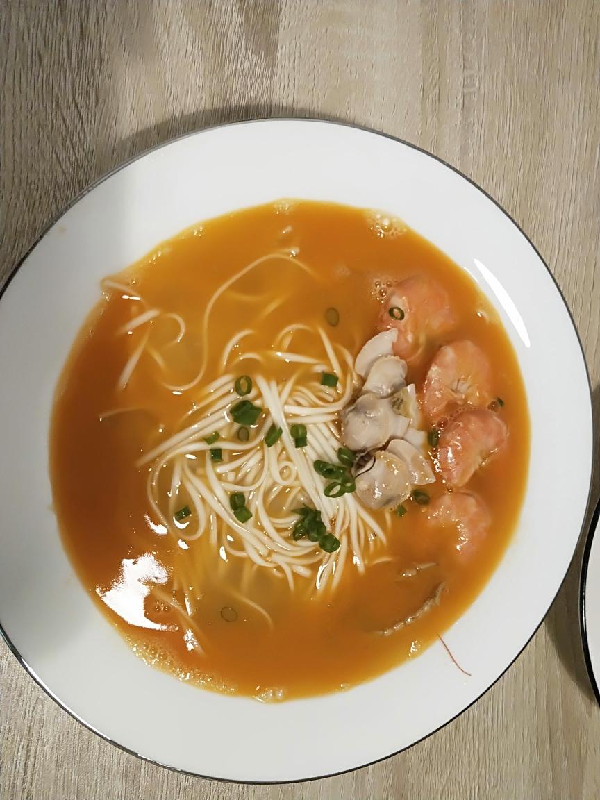 鲜虾海鲜面的做法