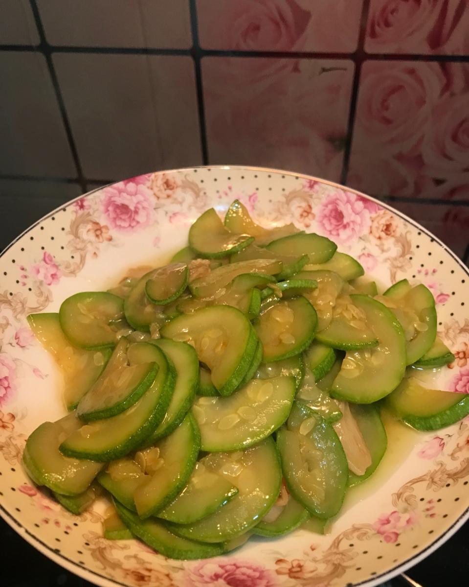 孑瓜巾凡做的蒜炒西葫芦