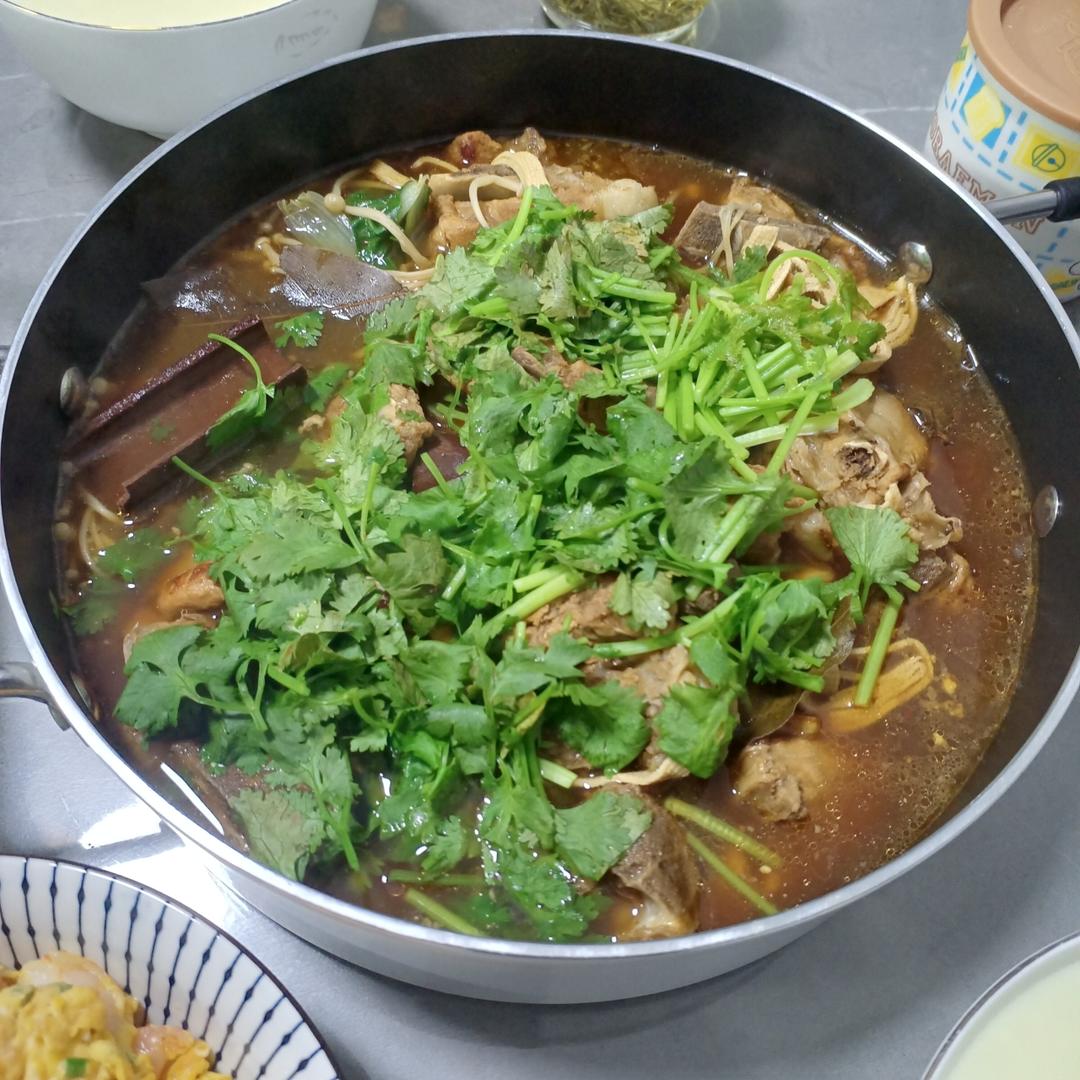 懒人一锅烩——排骨扁豆焖卷子