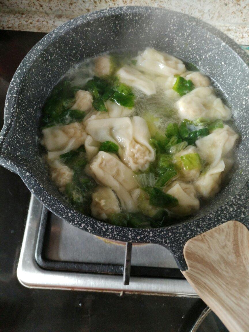 虾仁猪肉胡萝卜馄饨-附剥活虾技巧.几种馄饨包法