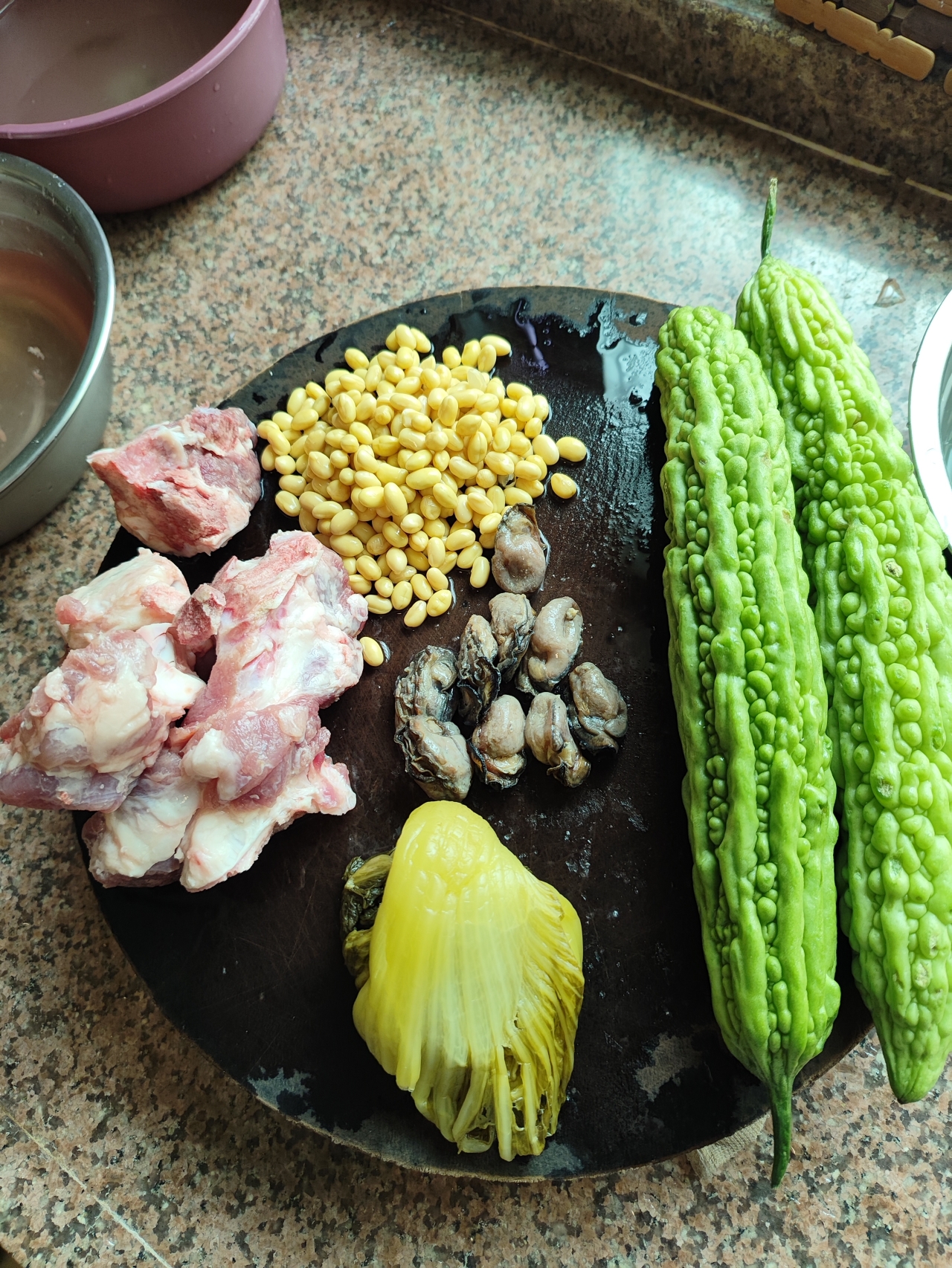 苦瓜黄豆蚝豉咸菜猪骨汤