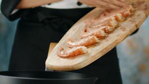 阿根廷红虾的另一种吃法，酸甜多汁的青芒柠檬虾，好吃又方便。的做法 步骤8